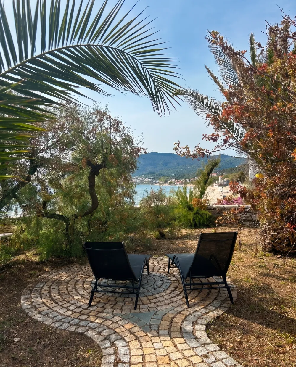 Villa Notos — garden relaxation area